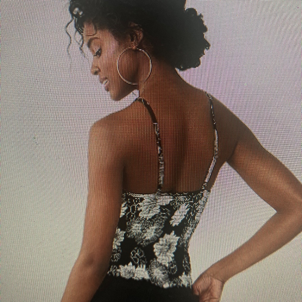 NWT! Cute Smocked Floral High-Necked Tank - Picture 11 of 11